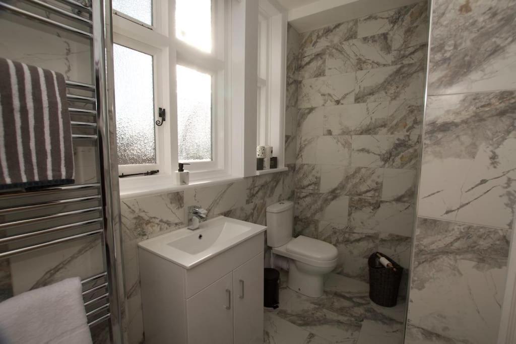 شقة Beautiful Large 3-Bed Coastal Flat With Parking. فرينتون أون سي المظهر الخارجي الصورة
