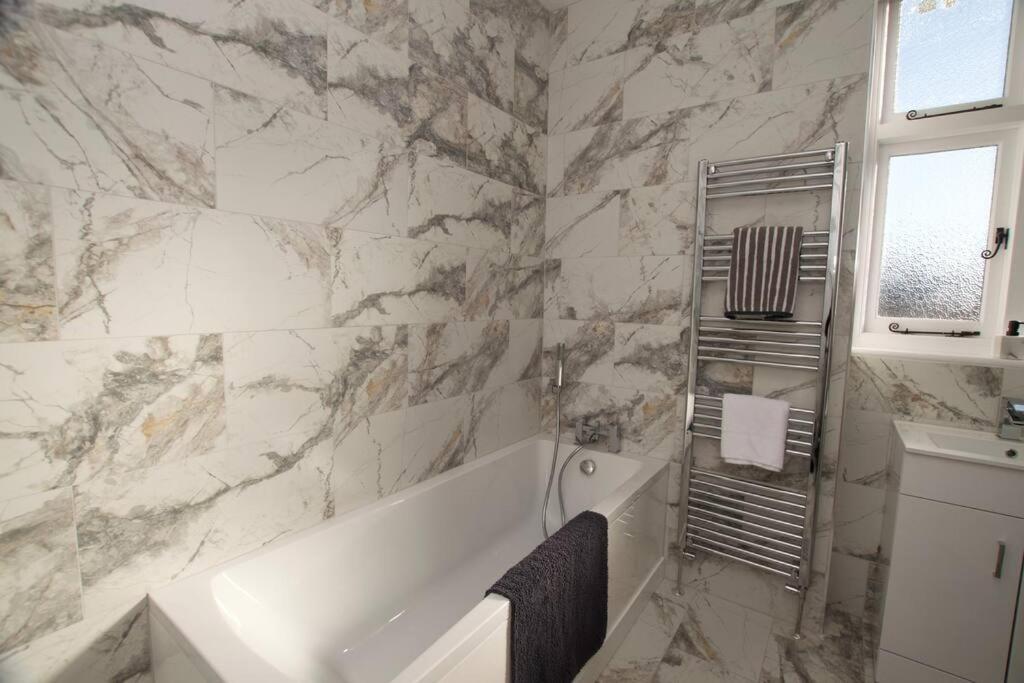 شقة Beautiful Large 3-Bed Coastal Flat With Parking. فرينتون أون سي المظهر الخارجي الصورة